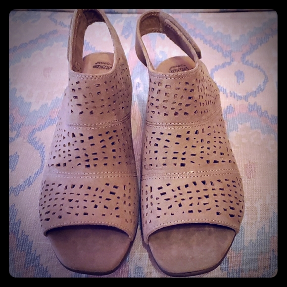Sonoma Shoes - Sonoma Vitalize Tan Dress Sandle